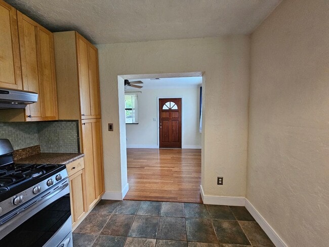 Building Photo - 2 Bedroom/2 Bath home near Duck Pond and Citizens Field