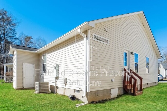 Building Photo - 4917 Trent Hill Dr
