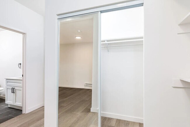 Building Photo - 903 Pine St