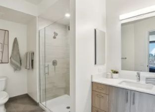 Building Photo - 350 N Canal St