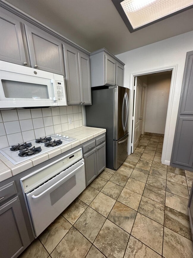 Building Photo - 7351 N Bain Ave