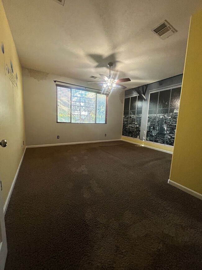 Building Photo - Step into your new residence, a charming s...