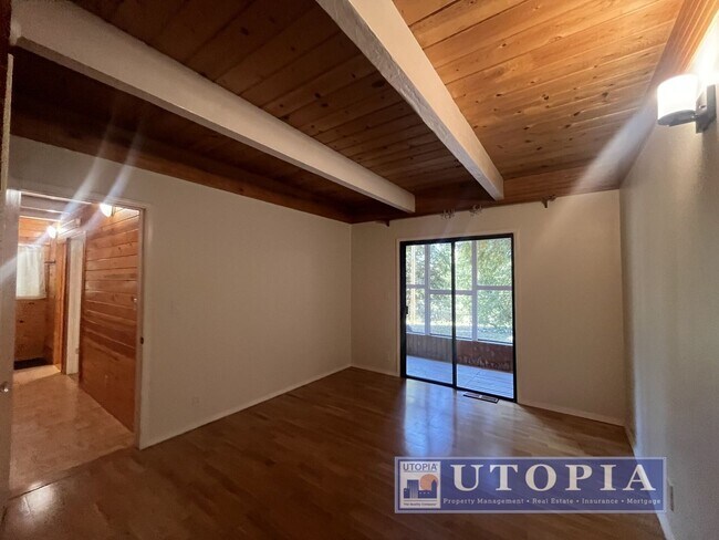 Building Photo - 10585 Redwood Dr
