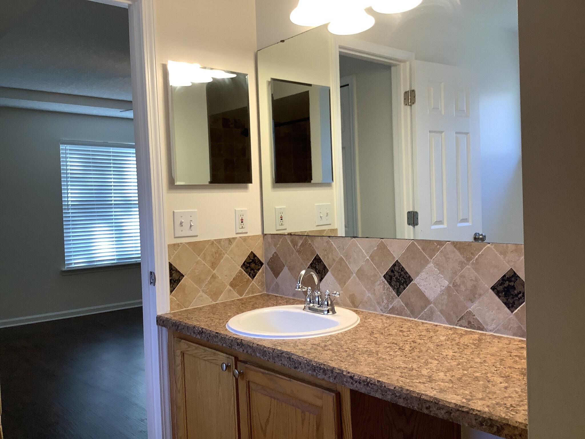 Building Photo - 3365 Shelley Dr