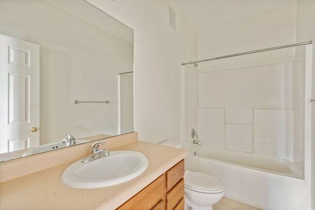 Building Photo - Modern 3-Bedroom North-End Condo Near Canyon View Park & Mesa Mall
