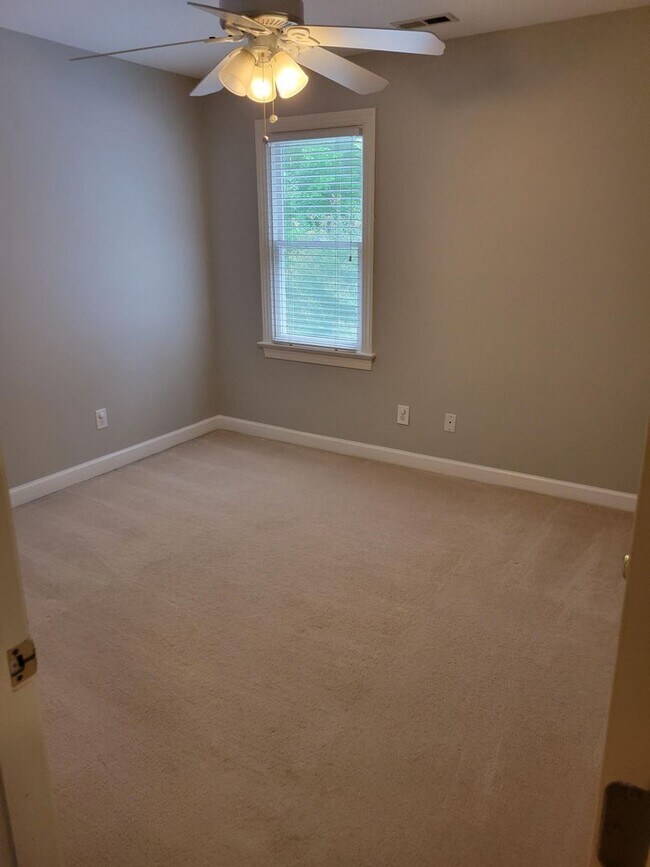 Building Photo - Awesome 4br/2.5ba in exc Cary Location! Available Now!