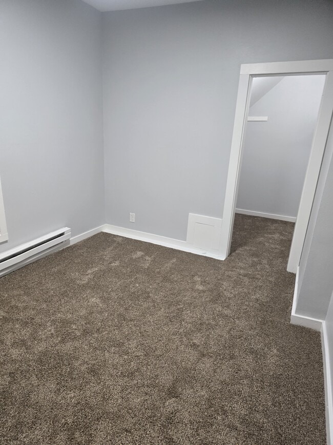 Building Photo - 1106 Portage Ave