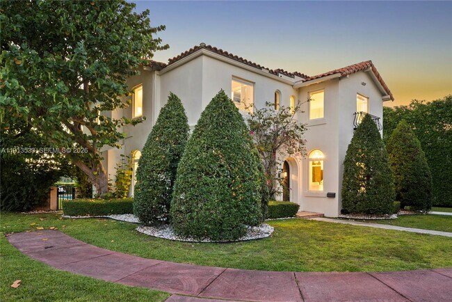 Building Photo - 5800 La Gorce Dr