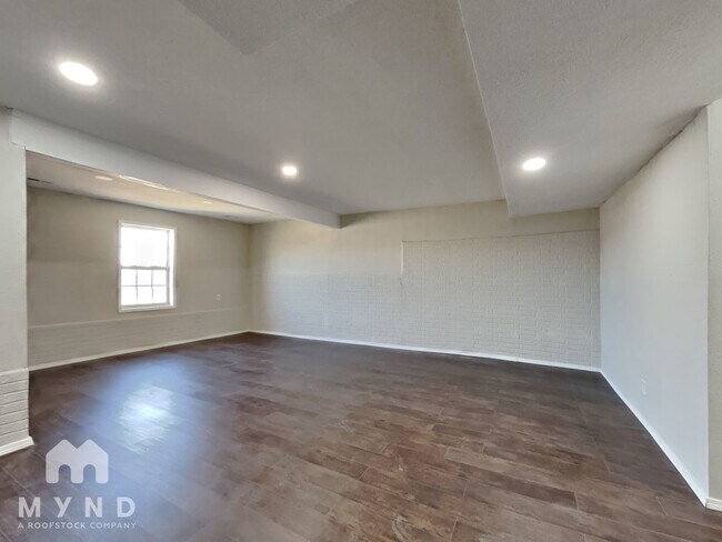 Building Photo - 1212 S Erika Ave
