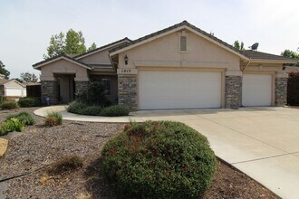 Building Photo - 3 Bedroom, 2 Bath Home with attached 3 car...