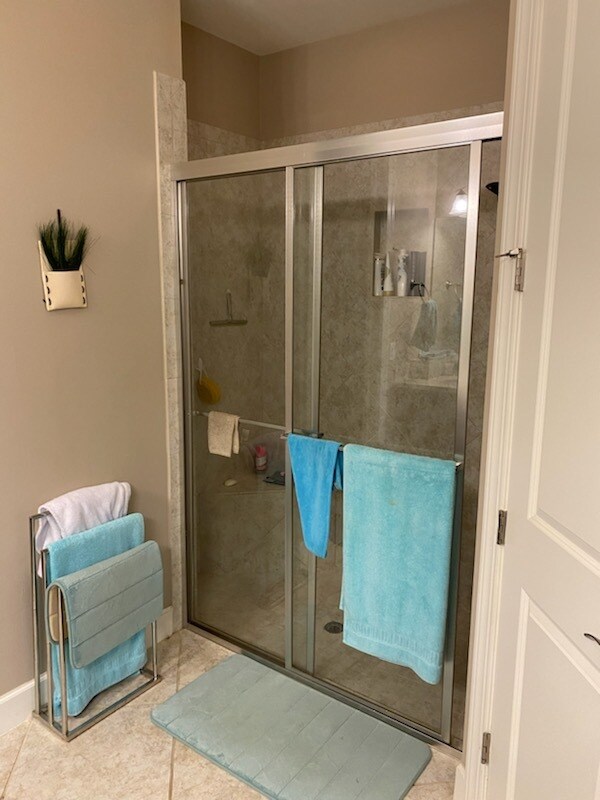 Walk in shower master bath - 8344 Lucello Ter N