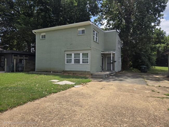 Primary Photo - 1769 Edward Ave