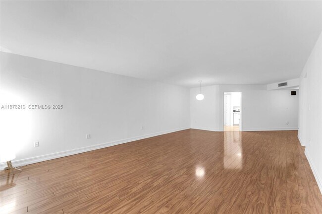 Building Photo - 13951 Kendale Lakes Cir