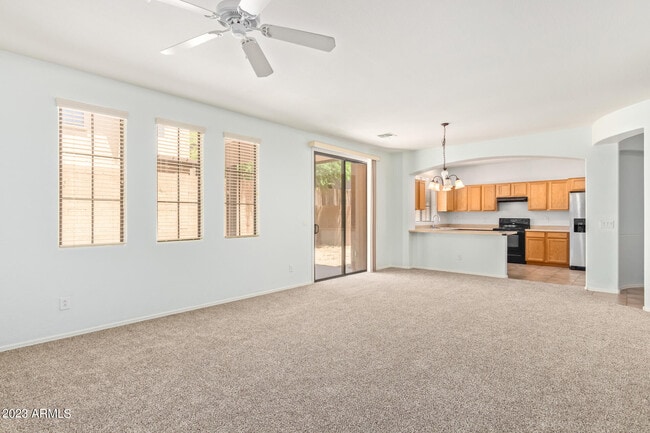 Building Photo - 2390 W Sleepy Ranch Rd