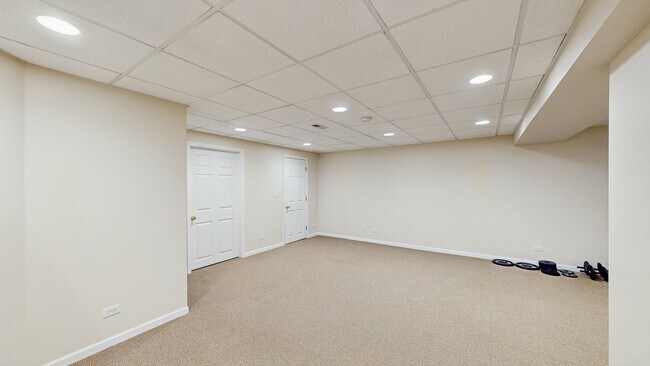 Building Photo - 7111 Saddle Oaks Dr