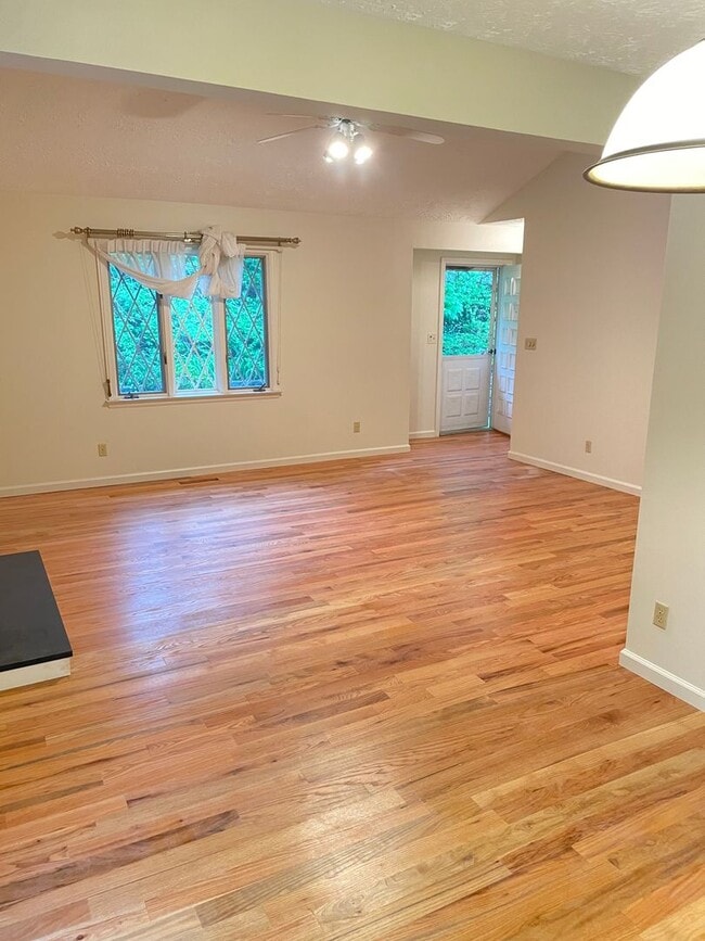 Building Photo - Rita Drive Condo