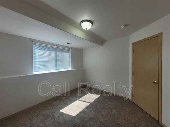 Building Photo - 13626 E Riverside Ave