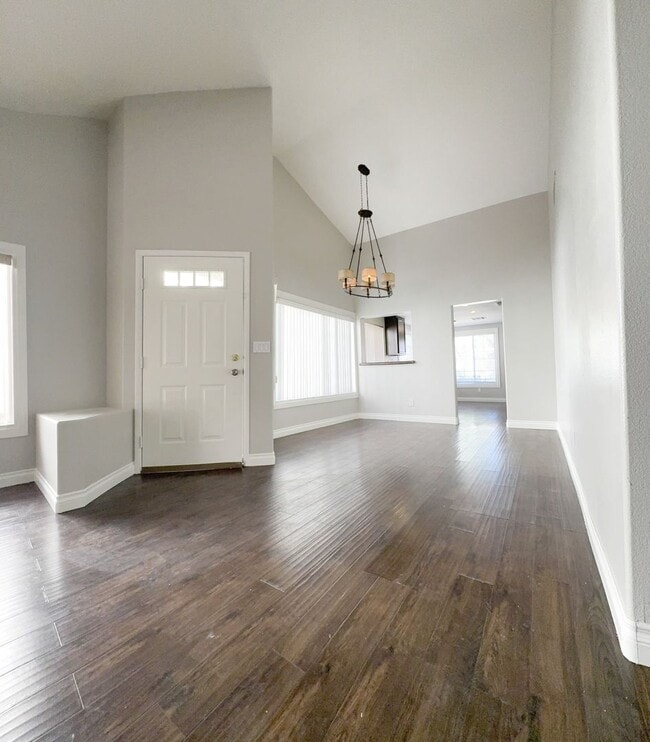 Building Photo - Step into this charming 3-bedroom, 2-bathroom residence in Henderson