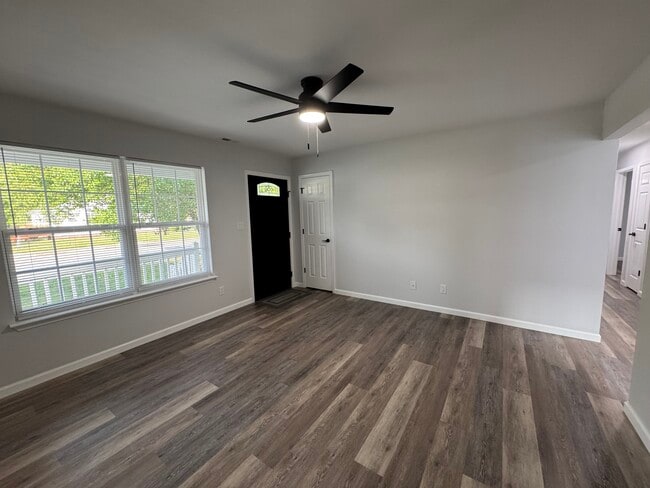 Building Photo - 357 Pine Ave