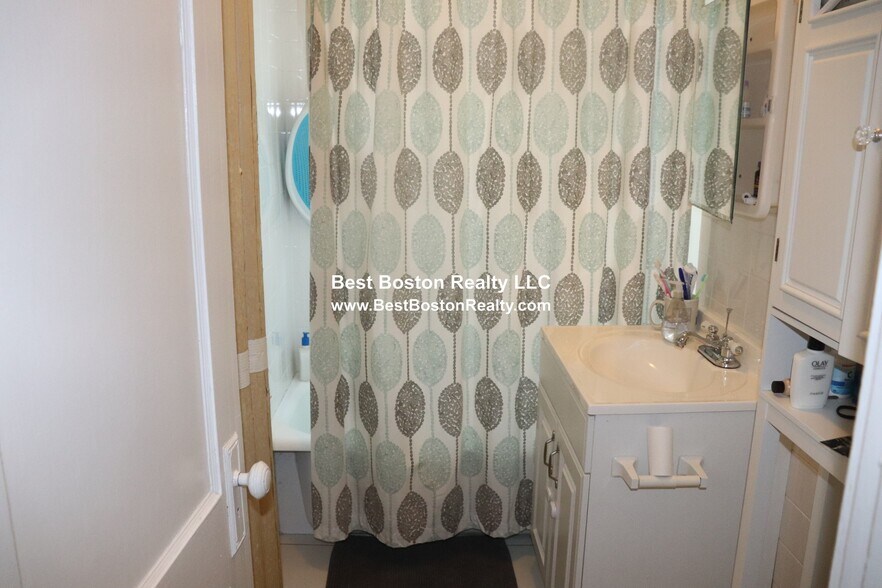 Building Photo - 1 Gray St