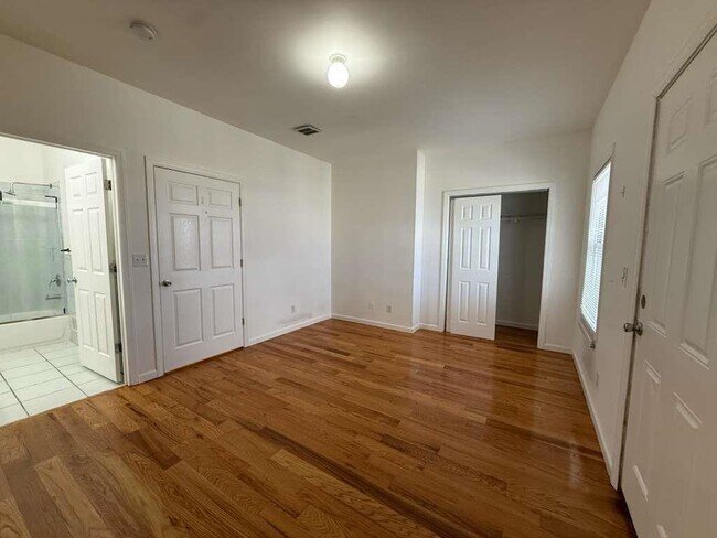 Building Photo - 33 Nelson Ave