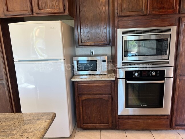 Building Photo - 293 Saybrook Way