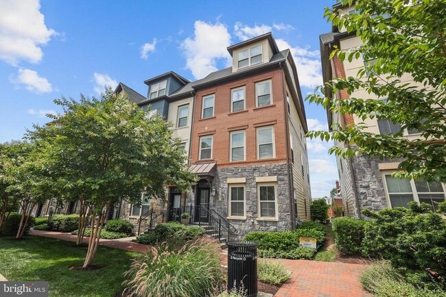 Building Photo - 1737 13th St S