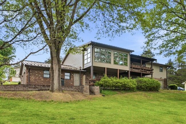 Building Photo - 1721 Plank Dr