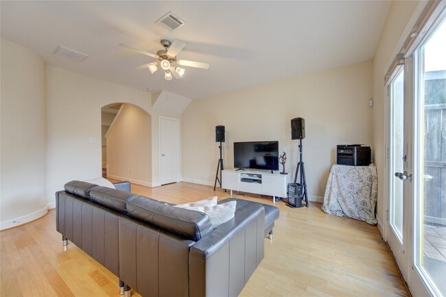 Building Photo - 3707 Main Poplar Dr