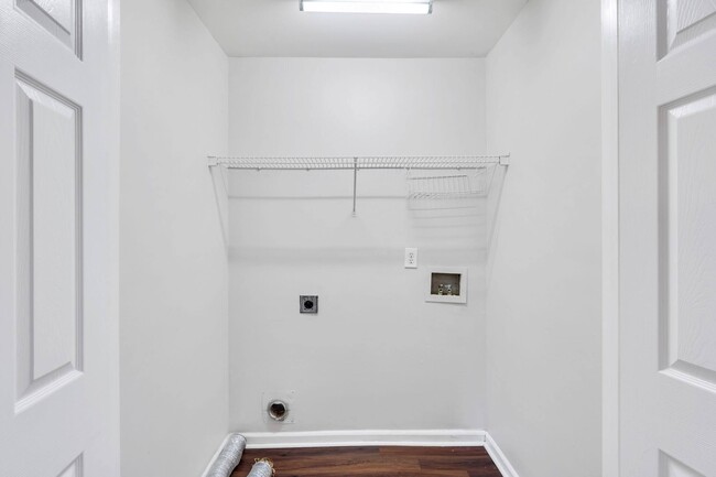 Building Photo - 5508 Kiev Dr