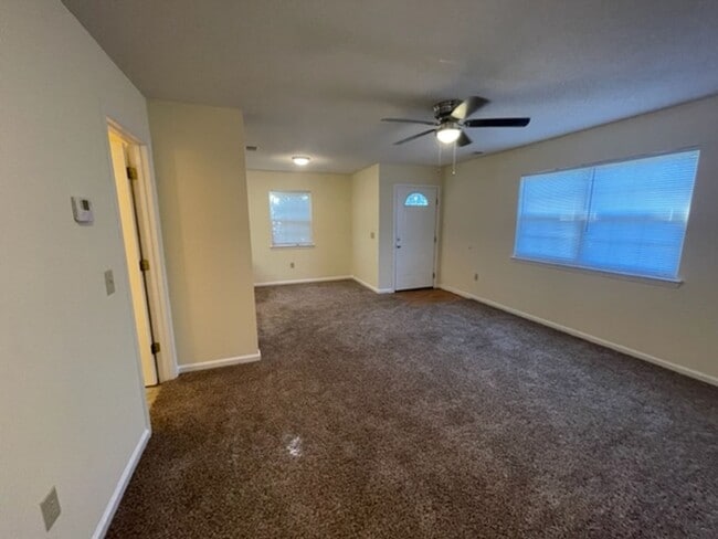 Building Photo - 801 Jessica Ln