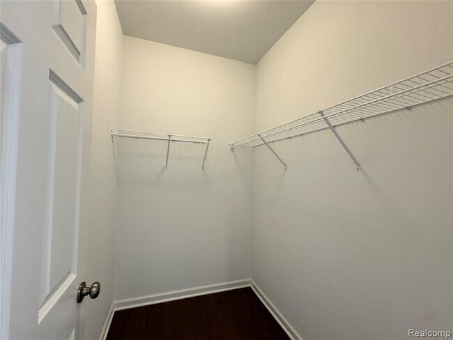 Building Photo - 278 Springview St
