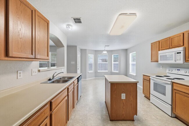 Building Photo - Spacious Two-Story Home in Prime Laurel Canyon Location