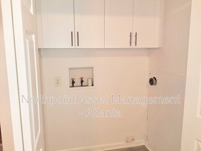 Building Photo - 889 Westland Dr SW