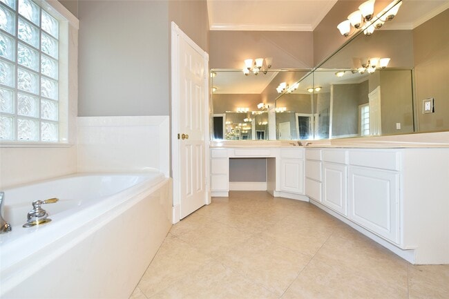 Building Photo - 5830 Hornwood Dr
