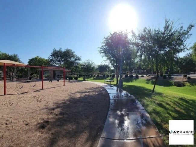 Building Photo - Wonderful Apartment