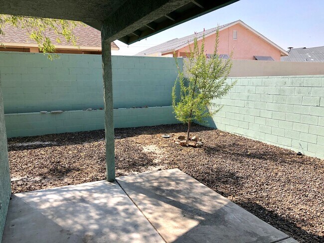 Building Photo - Great 3 Bedroom, 2 Bathroom Home in Quiet Neighborhood!