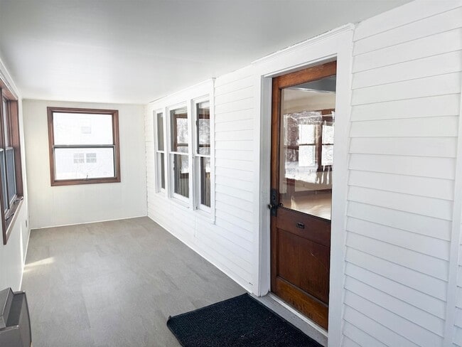 Building Photo - 315 3rd Ave E