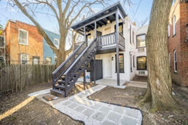 Building Photo - Charming 1BR/1BA in Hill East