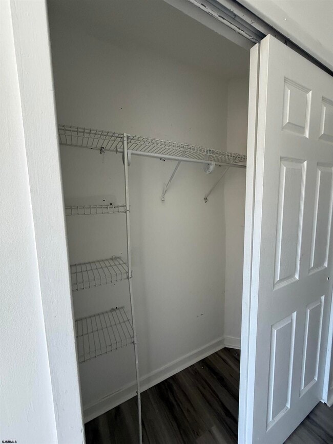 Building Photo - 208 Heather Croft