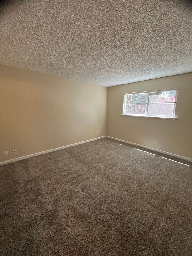 Building Photo - Cowell 4808-4810