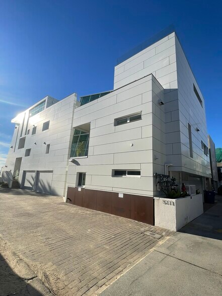 Steps From The Beach - 5111 Ocean Front Walk