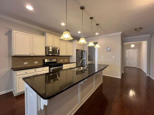 Building Photo - Spacious 3BD, 3.5Bath, 2700+ SF Townhome Minutes from RTP