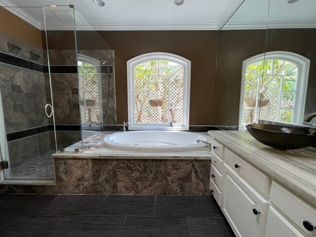 Building Photo - 19077 Oriente Dr