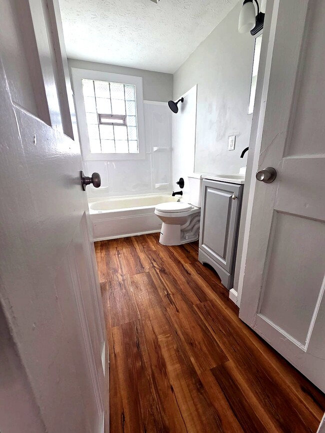 Building Photo - 525 E 222nd St