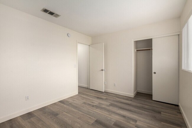 Building Photo - 3 Bedroom / 2.5 bath CORNER Lot in Ahwatukee