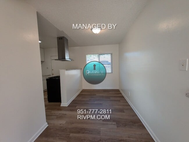 Building Photo - Welcome home to this beautifully refreshed...