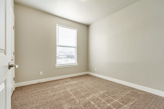 Building Photo - 1128 S 820 E