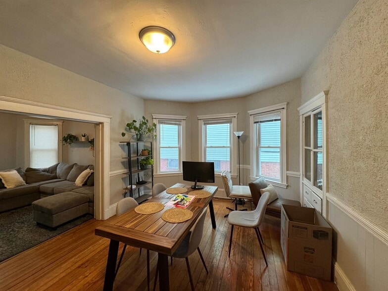 Building Photo - 22 Spencer Ave