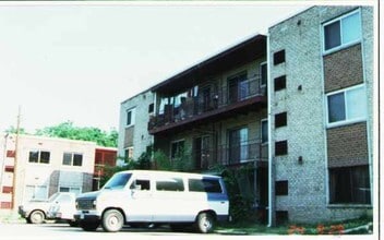 Building Photo - Howard Hill